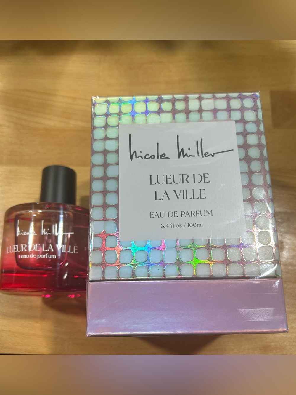 Nicole Miller Lueur de la Ville Eau de Parfum!!!…